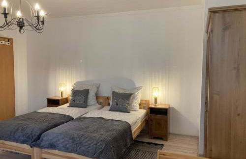 Alter Gutshof Kromlau Direkt am Schloss und Rhododendronpark, Terasse und Parkplatz - Foto 3