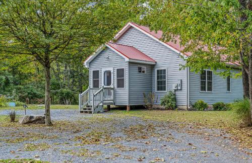 Mariposa Moon Cottage at Sleepy Creek - Wifi, Deck, Fire Pit, Creekside, View - Photo 6