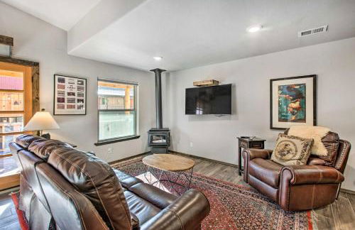 Unique Mtn Getaway with Stunning Outdoor Area! - Foto 5