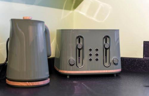 Stylish 4-Bed City Apartment, Sleeps 6, Ample Parking & Free Wi-Fi - Foto 9