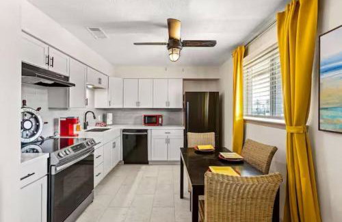 The Tides of Galveston Pet Friendly Walk to Beach - Photo 4