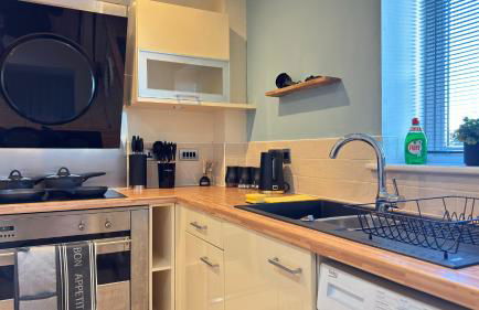 Stylish 2 Bedroom Apartment With 2 Bathrooms and Free Gated Parking - Foto 17