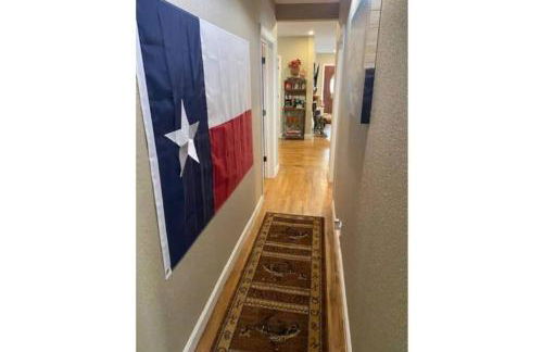 StockYards!-1 block away ! Cowboy Cottage sleeps 9 - Foto 6