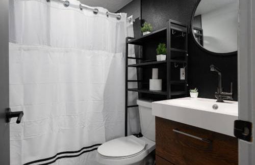 Secluded Gem w-Movie Theater Near Soccer Stadium - Foto 16