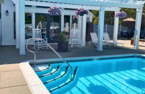 Luxury Villa- 3 mins to Mohegan- Fully Stocked with Fireplace- Jacuzzi, Saltwater Pools, Sauna - Foto 17