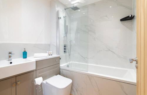 Stylish 2-Bedroom Stay with All Comforts of Home # 2 - Foto 10