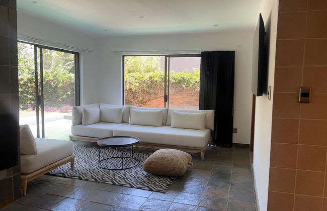 Bryanston Luxurious 4-Bed Villa - Photo 11