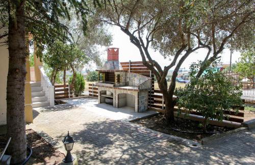 Village House - Photo 14