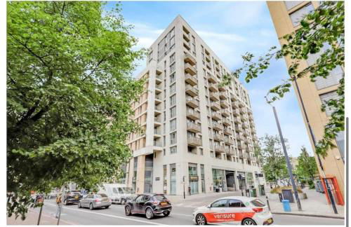 Central-Modern 1-Bed Apt,Sleep 4 -Near Train Station & Easy Access to Central London & City Centre - Foto 9