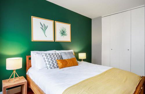 1BR nr Times Sq w Indoor rooftop Gym NYC-141 - Foto 8