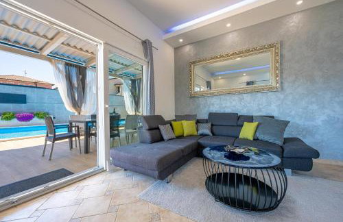 Villa Beauty with heated pool and jacuzzi - Photo 21