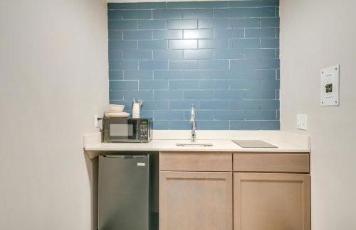 Walk to Shopping and Dining Port Huron Studio - Foto 11