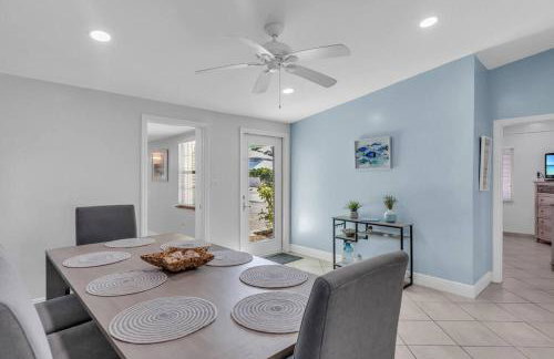 Villa Bella Newly Remodeled With Private Dock and Pool & Cabana Club Access - 7 night minimum stay - Foto 13