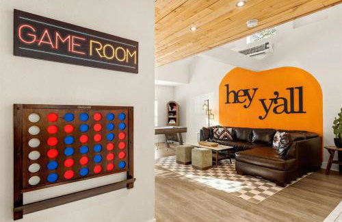 Pool! Games! Dogs! Space! - Foto 40