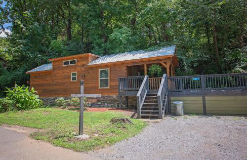 River Cabin Hot Tub & Swim Spa Near Downtown - Foto 1