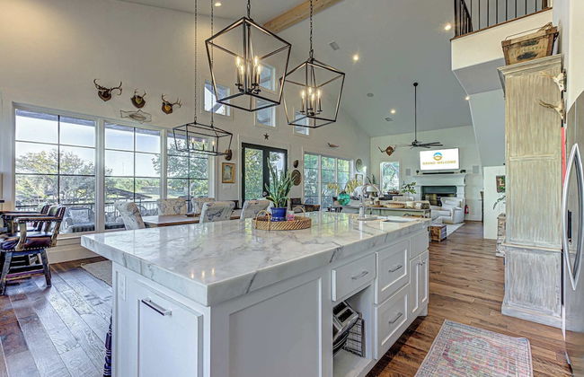 Immaculate Waterfront Home for 16 w/ Private Dock! - Foto 40