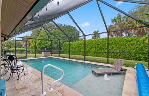 Modern Luxury Retreat in Naples - Photo 14