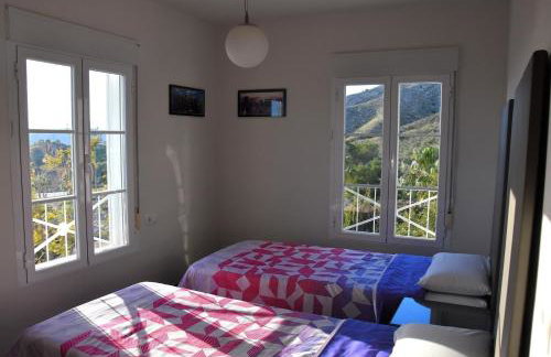 Villa with panoramic sea views - Photo 4