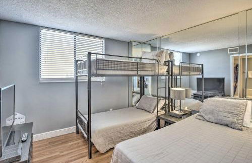 Sleek Beachfront Getaway with Community Perks! - Foto 15