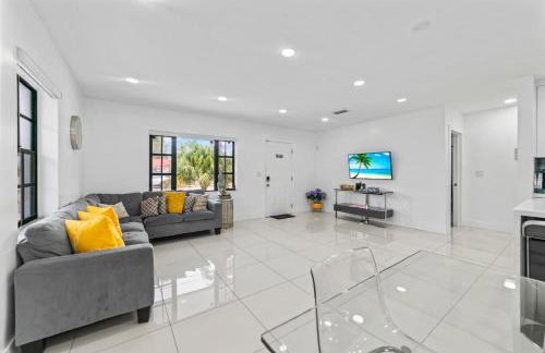 Luxury Vacation House in Miami’s Center! - Photo 6