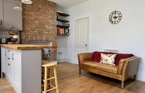 New! Spacious & Quiet 3 Bedroom House - Putney - Foto 3