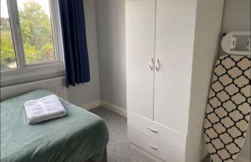 Balmoral House - Holiday Home - Photo 11