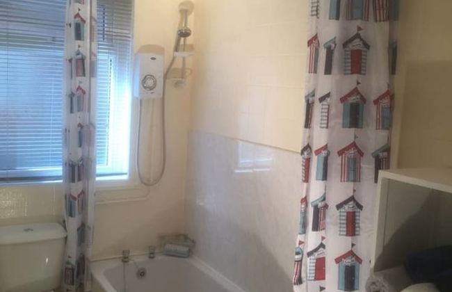 2 Bed Flat - Sleeps 3 - Parking - Wifi - Foto 7