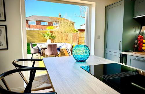 Tudor Hot Tub Family House - Foto 7