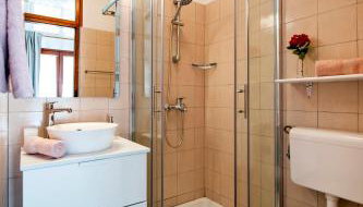 Charming House Nino with a fenced yard - Foto 2