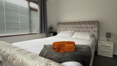 Contractor and Family, Private Detached Property DY5 - Foto 4