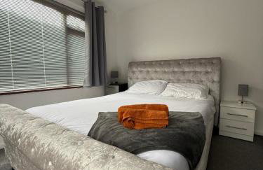 Contractor and Family, Private Detached Property DY5 - Foto 4