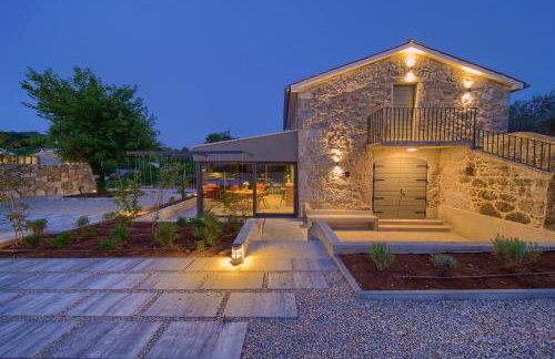 Luxury Jerini Estate - Photo 35