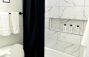Stylish Oasis - Near City Center - Mins 2 Downtown - Foto 17