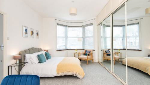 Ground Floor En-Suite Room with a Private Kitchen and Parking in a 5-Bedroom House at Hanwell - Foto 1