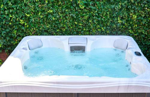 Chic Family Home with Garden Fire Pit & Event Space, Hot Tub - Foto 50