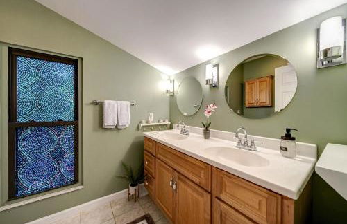 Modern Cabin w/Hot Tub & Fire Pit! - Foto 19