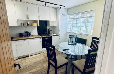 3 bedroom Brookwood Road apartment - Foto 2