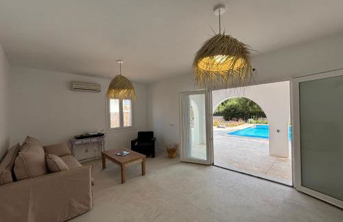 Villa climatisée, piscine privée et grand jardin - Foto 6