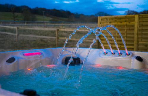 Starlight Lodge - 4 bedroom Barn with Hot Tub! - Foto 47