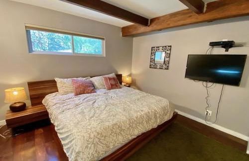 Modern 6 bedroom retreat, stunning lake views, close to village! - Foto 9