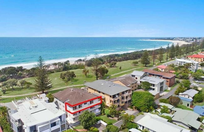 Marine Mirage - 2 Bedroom Apartment with Beachfront Vibes - Photo 1
