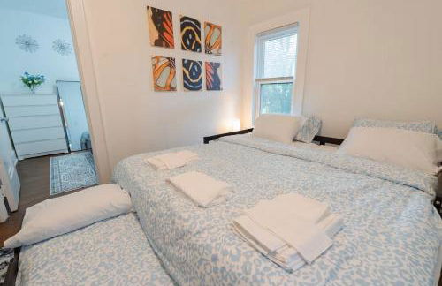 Modern 2-Bedroom House with Free Parking and Convenient Location - Foto 15