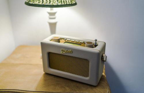 Country Charm Cottage Sleeps 4 & Free Parking - Photo 39