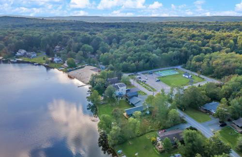 Pocono Lake Escape, includes Golf Cart, Firepit - Foto 76