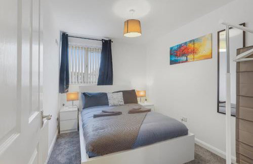 Spacious 4 Bedroom House with Parking - Foto 19