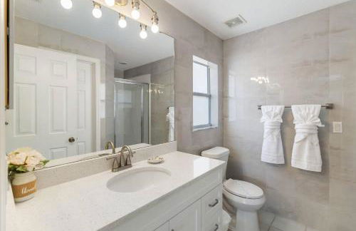 Spacious 4 Bedroom Vacation Villa Near Disney perfect for Two Families - Foto 17