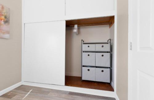 Central Oshkosh Stay - Walk to Lake and Downtown - Foto 30