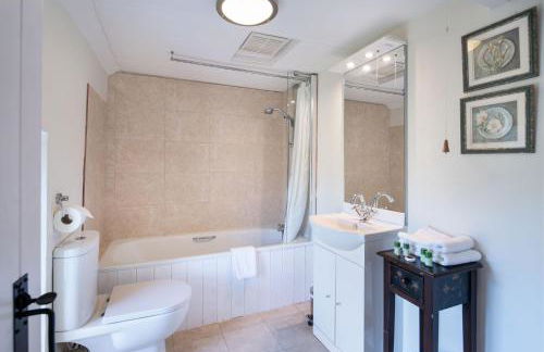 Y Ffermdy Farmhouse - Photo 5