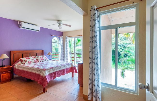 Nicely priced duplex in Surfside with private pool and AC in every room - Photo 4