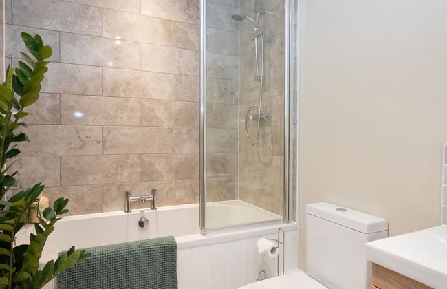 Bosham 3 BR Beach House With Garden Playhouse - Photo 4